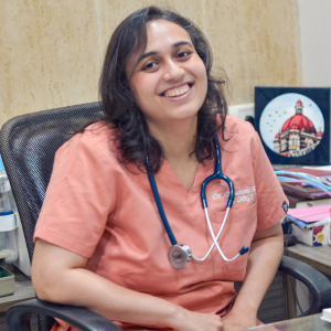 Dr Devanshi Modi Gynecologist in andheri west curis life clinic